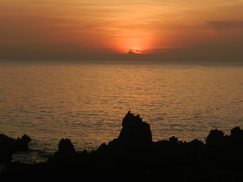 Beach nearby, sun loungers, beach towels