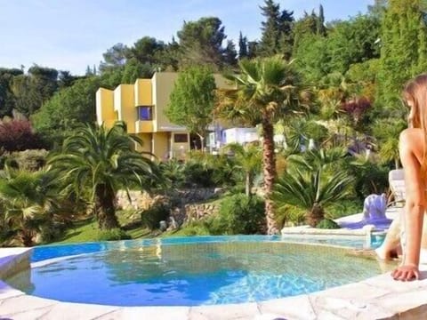 Let's have a great time in the spa/jacuzzi!