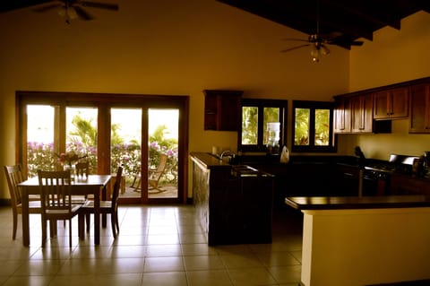 Fridge, oven, stovetop, coffee/tea maker