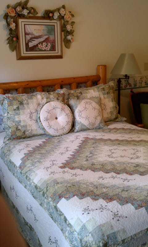 Vernal Falls Room 1 queen bed