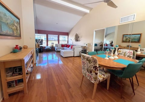 Beautiful hardwood floors, huge living rm, 20ft vaulted ceiling, top floor condo