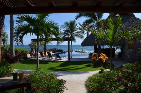Welcome to Casa Maya! Beachside/Poolside, Palapa & Pergola!