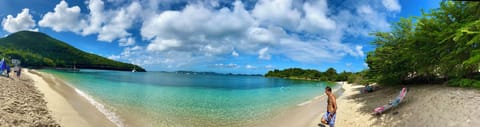 Beach nearby, sun loungers, beach towels