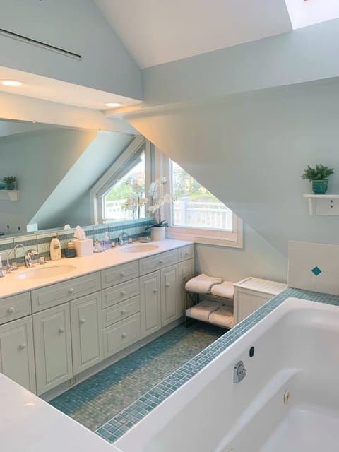 Freshen up in the spacious master bathroom with 2 sinks, jacuzzi and skylight