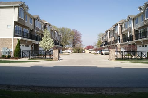 Small complex with perfect location