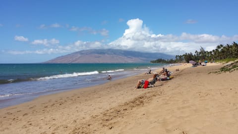 Beach nearby, sun loungers, beach towels