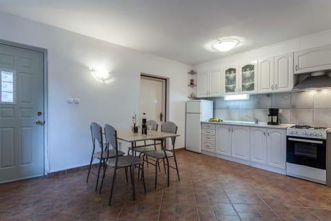 a kitchen 1 - ground floor