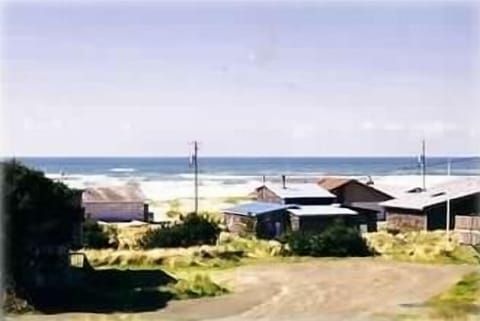 Beach nearby, sun loungers, beach towels