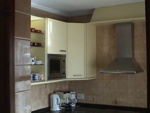 Fridge, microwave, oven, coffee/tea maker