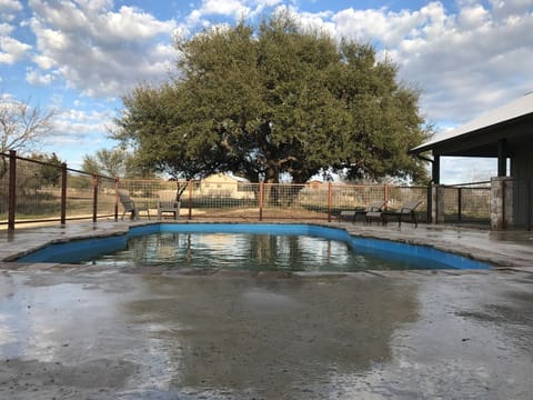 Big Oak and pool