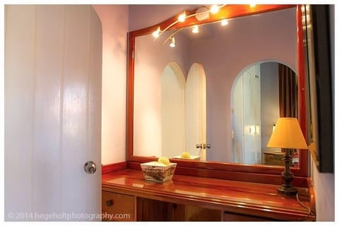 Master vanity