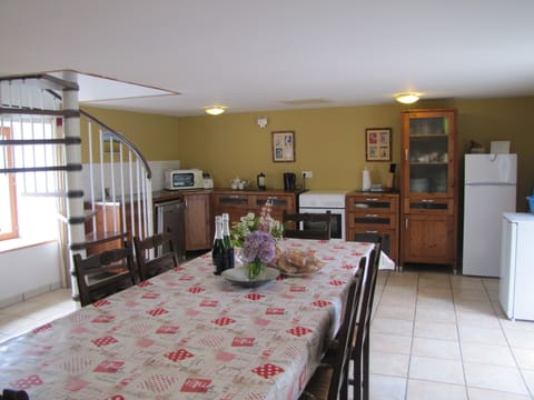Kitchen dining area