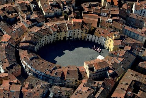 Piazza Anfiteatro
Lucca
