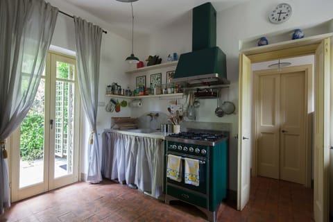 f44ee911-dd39-4407-8148-8b1b305786c4