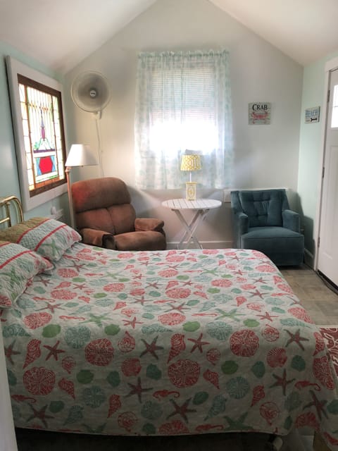 1 bedroom, iron/ironing board, internet, bed sheets