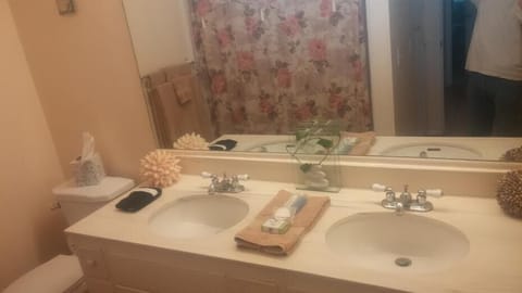 Large 2 sink Bathroom