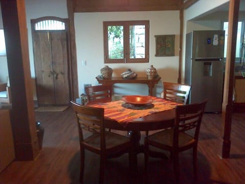 INSIDE DINNING TABLE