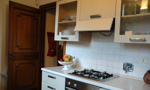 Kitchen; electric owen, dishwasher,