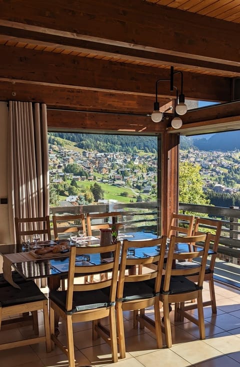 Dining area with view towards Châtel
