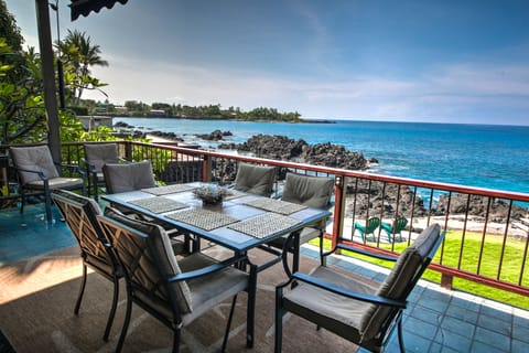 Covered outdoor dining to enjoy nightly sunsets over Kealakekua Bay.  