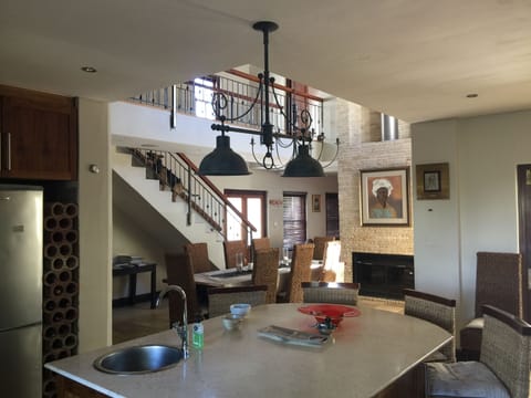 open plan kitchen dining par excellance !!