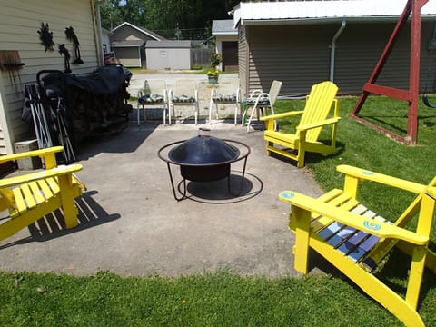 fire pit, wood and roasting sticks and wood provided