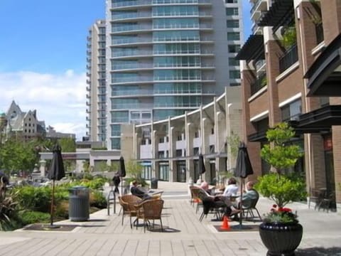 The public terrace area on Humboldt Street (Marriott Hotel in background)