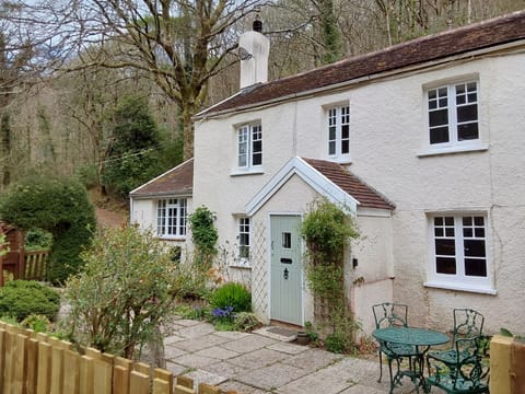 Rockford Lodge adjacent to the Ford