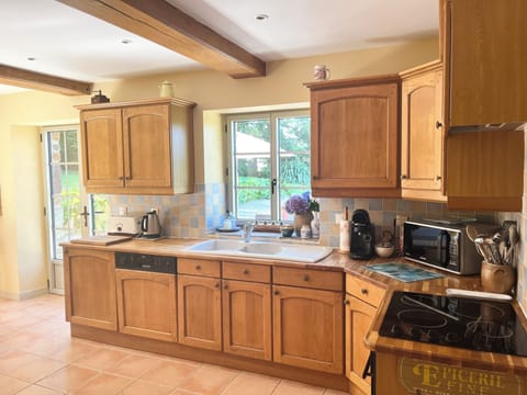 Le Clos - Our guests are amazed at how well equipped the kitchen is.