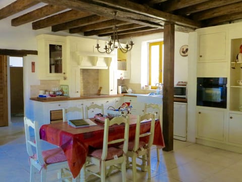 The fully equipped shaker style kitchen complete with dining table and chairs.