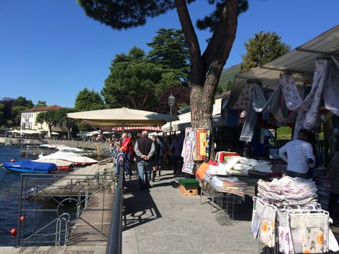 Lenno's Tuesday market