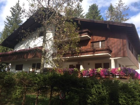 the house from out side. the flat is at 2nd floor