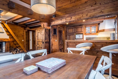 Dining area for up to 8