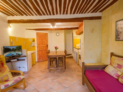 Livingroom and kitchen