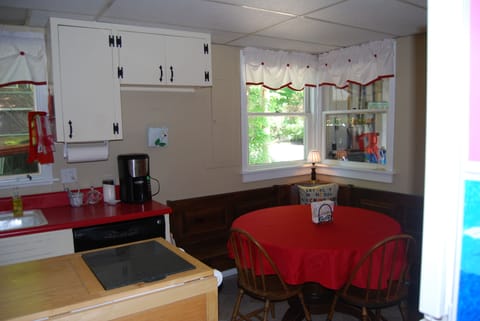 Kitchen eating area