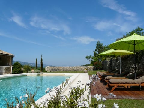 LACOSTE vacation rental, farmhouse for rent with all comfort, beautiful view, 6 people. Online reservation with Plaisirs & Maisons de Provence