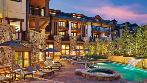 The Sebastian Pool (with 4 hot tubs)