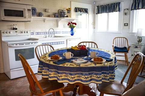 Let's do lunch at the kitchen table....