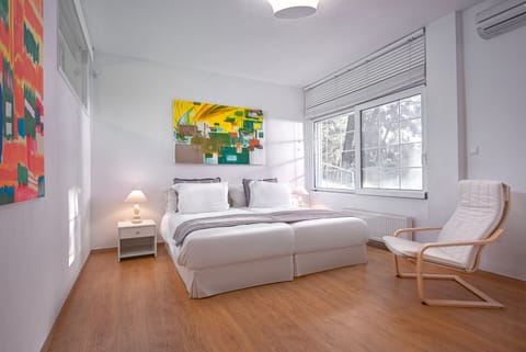 6 bedrooms, memory foam beds, iron/ironing board, free WiFi