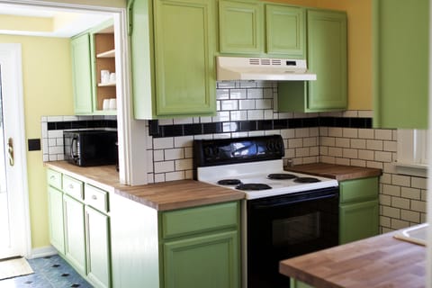 Fully stocked kitchen to prepare your own meals if desired