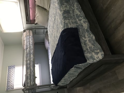 1 bedroom, bed sheets