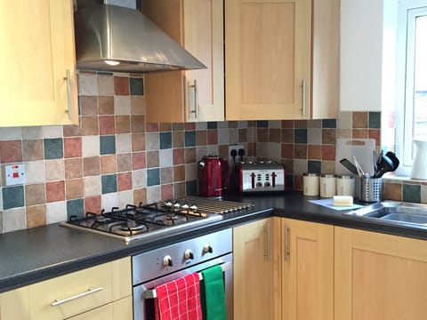 Fully fitted kitchen including dishwasher and washing machine