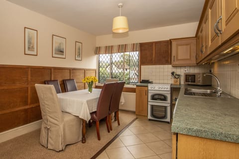 Bridge views Kitchen/Dinner