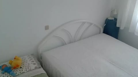 2 bedrooms, iron/ironing board, bed sheets