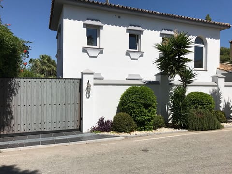 Street view of villa located on Guadalmina Golf Course