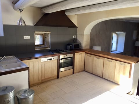 The kitchen, located between the summer and winter dining rooms