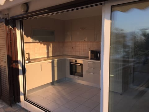 Kitchen with terrace