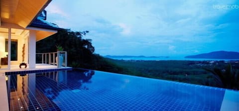 Outdoor pool, an infinity pool