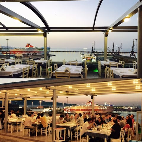 Local restaurant En Plo, just 30m away, overlooking the port of Heraklion