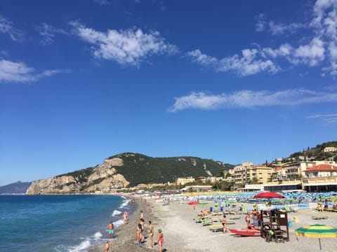 Beach nearby, sun loungers, beach towels